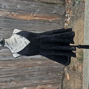 Lulu’s Black Dress 🖤 Roses New with tags Women M